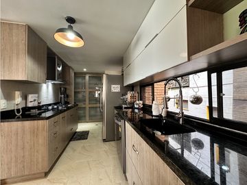 HERMOSO PENTHOUSE EN LAURELES MEDELLIN
