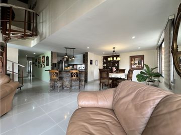 HERMOSO PENTHOUSE EN LAURELES MEDELLIN