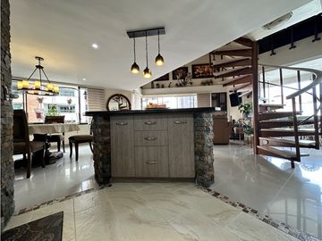HERMOSO PENTHOUSE EN LAURELES MEDELLIN