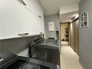 HERMOSO PENTHOUSE EN LAURELES MEDELLIN