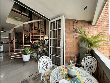 HERMOSO PENTHOUSE EN LAURELES MEDELLIN