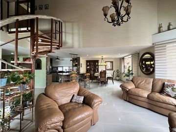 HERMOSO PENTHOUSE EN LAURELES MEDELLIN