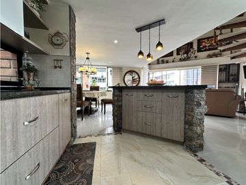 HERMOSO PENTHOUSE EN LAURELES MEDELLIN