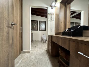 HERMOSO PENTHOUSE EN LAURELES MEDELLIN
