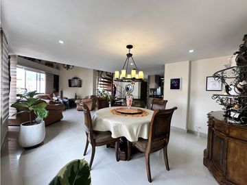HERMOSO PENTHOUSE EN LAURELES MEDELLIN