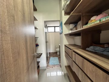 HERMOSO PENTHOUSE EN LAURELES MEDELLIN