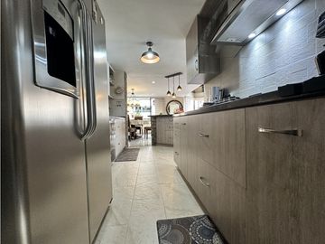 HERMOSO PENTHOUSE EN LAURELES MEDELLIN