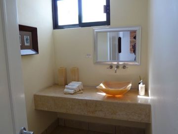 HERMOSA CASA UNA PLANTA EN CAMINO REAL Y ZAVALETA