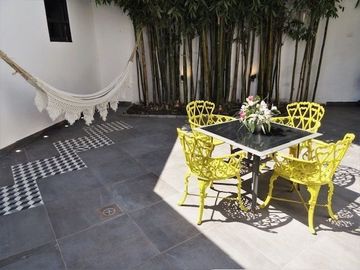 HERMOSA CASA UNA PLANTA EN CAMINO REAL Y ZAVALETA