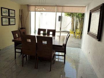 HERMOSA CASA UNA PLANTA EN CAMINO REAL Y ZAVALETA