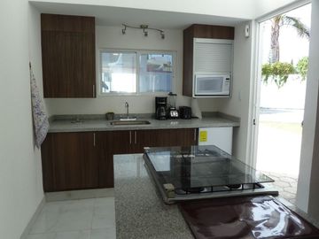 HERMOSA CASA UNA PLANTA EN CAMINO REAL Y ZAVALETA