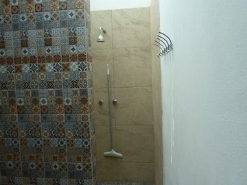 HERMOSA CASA UNA PLANTA EN CAMINO REAL Y ZAVALETA