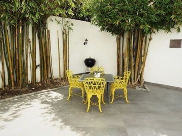 HERMOSA CASA UNA PLANTA EN CAMINO REAL Y ZAVALETA