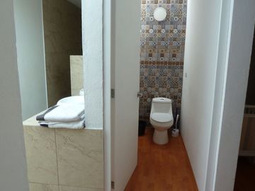 HERMOSA CASA UNA PLANTA EN CAMINO REAL Y ZAVALETA