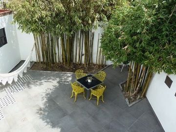 HERMOSA CASA UNA PLANTA EN CAMINO REAL Y ZAVALETA