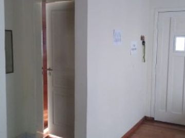 CASA EN PLENO CENTRO DE MUÃIZ, MUY BUEN ESTADO