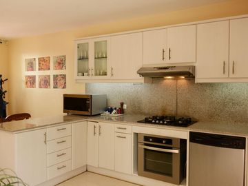 VENDO CASA 3 DORMITORIOS - NO ADOSADA - TUMBACO - INTERVALLES