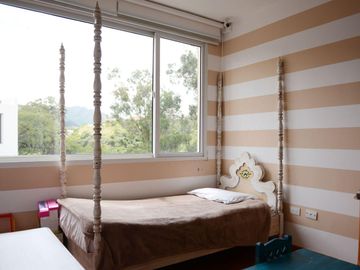 VENDO CASA 3 DORMITORIOS - NO ADOSADA - TUMBACO - INTERVALLES