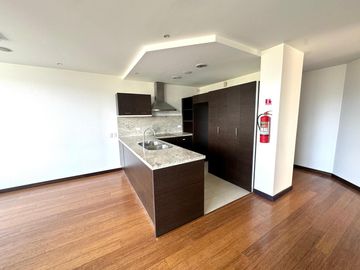 Vendo amplia Suite de 86m2 en Cumbayá cerca de la USFQ