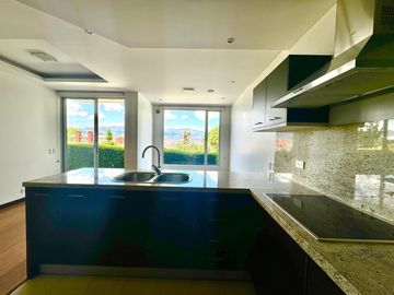 Vendo amplia Suite de 86m2 en Cumbayá cerca de la USFQ