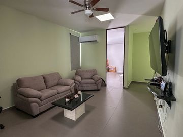 Casa Vanguardia en Venta en  San José Tulipanes, Cholul
