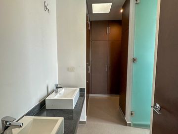 Casa Vanguardia en Venta en  San José Tulipanes, Cholul