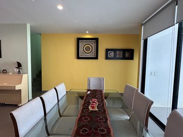 Casa Vanguardia en Venta en  San José Tulipanes, Cholul