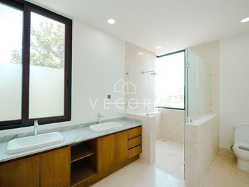 RESIDENCIA EN VENTA EN RESERVA REAL, ZONA REAL, ZAPOPAN