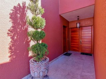 Hermosa Residencia en El Cid con Finos acabados!!