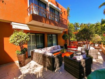 Hermosa Residencia en El Cid con Finos acabados!!