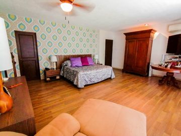 Hermosa Residencia en El Cid con Finos acabados!!
