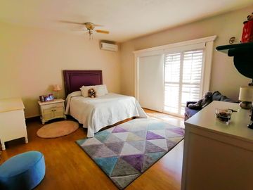 Hermosa Residencia en El Cid con Finos acabados!!