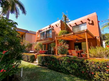 Hermosa Residencia en El Cid con Finos acabados!!