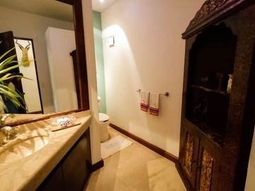 Hermosa Residencia en El Cid con Finos acabados!!