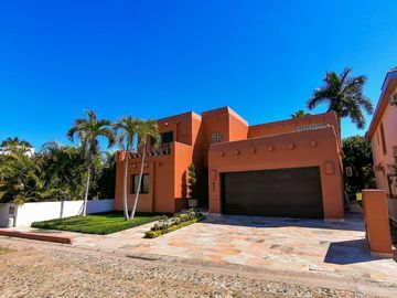 Hermosa Residencia en El Cid con Finos acabados!!