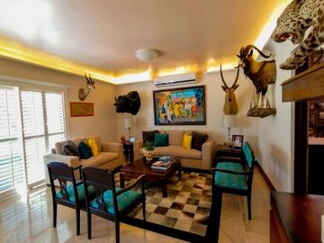 Hermosa Residencia en El Cid con Finos acabados!!