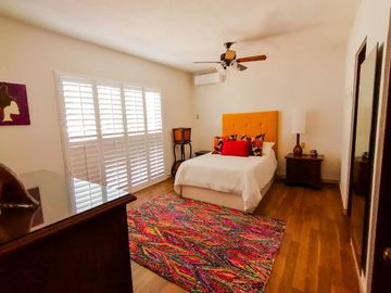 Hermosa Residencia en El Cid con Finos acabados!!