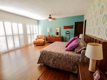 Hermosa Residencia en El Cid con Finos acabados!!