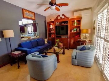 Hermosa Residencia en El Cid con Finos acabados!!