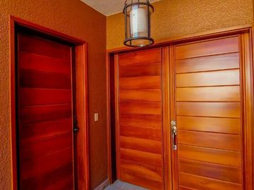 Hermosa Residencia en El Cid con Finos acabados!!