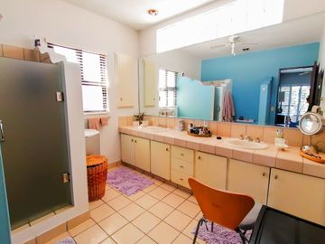Hermosa Residencia en El Cid con Finos acabados!!