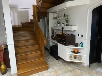VENTA DE APARTAMENTO DÚPLEX EN EL BARRIO LAURELES DE MEDELLN
