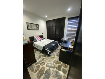 VENTA DE APARTAMENTO DÚPLEX EN EL BARRIO LAURELES DE MEDELLN