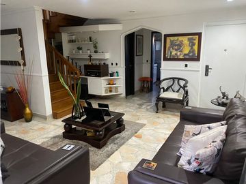 VENTA DE APARTAMENTO DÚPLEX EN EL BARRIO LAURELES DE MEDELLN