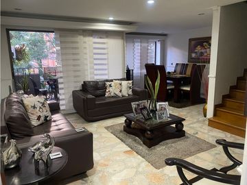 VENTA DE APARTAMENTO DÚPLEX EN EL BARRIO LAURELES DE MEDELLN