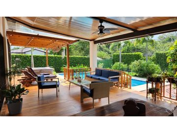 VENTA DE HERMOSA CASA CON PISCINA EN PENONOME