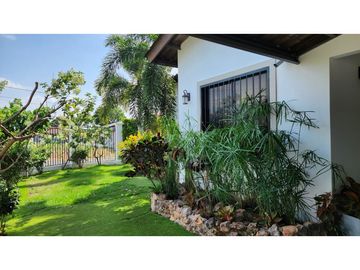 VENTA DE HERMOSA CASA CON PISCINA EN PENONOME