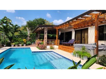 VENTA DE HERMOSA CASA CON PISCINA EN PENONOME