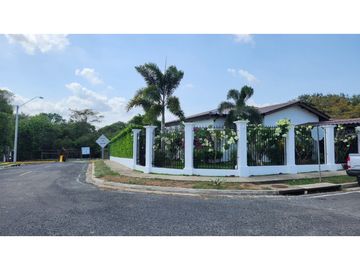 VENTA DE HERMOSA CASA CON PISCINA EN PENONOME