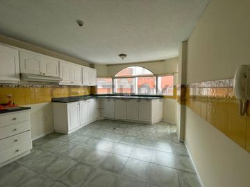 CASA EN VENTA CONJUNTO PRIVADO EN CARCELEN